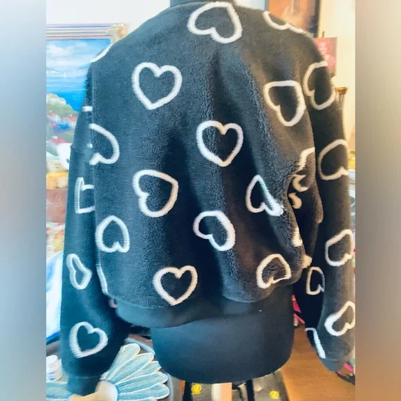 Black cropped Heart Patterned Fleece Jacket - Picture 4 of 4